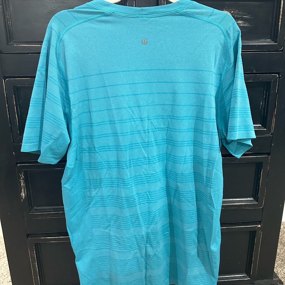 Lululemon metal vent XL shirt Blue